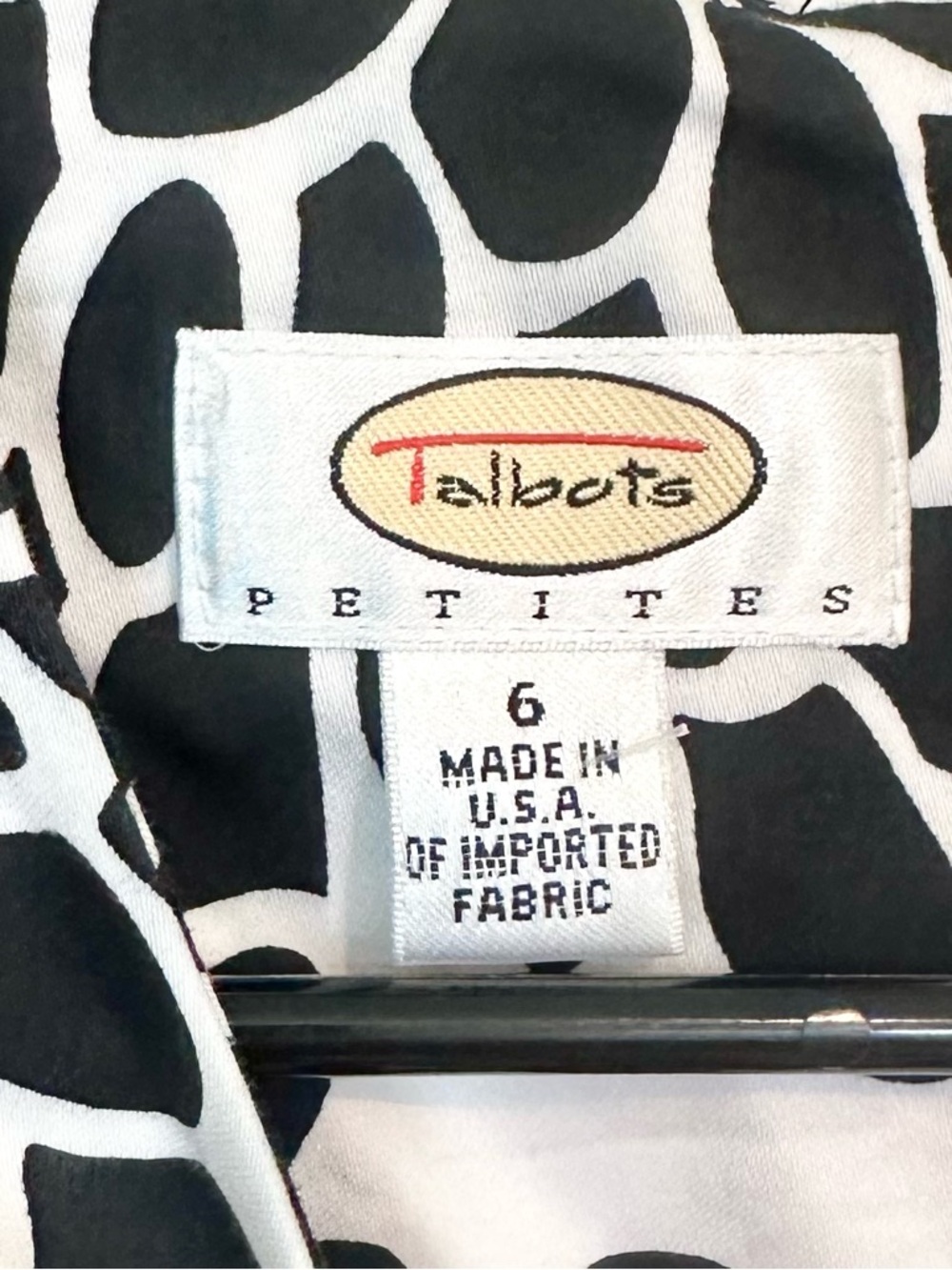 Talbots Black & White Floral Shift Dress with Red Accents - Size: 6 - Picture 2 of 6